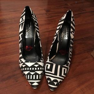 black and white lipstick shoe
